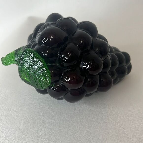 Italian Glass Purple Grapes Bunch Decorative Art Fruit 5 1/2 In Long 3 3/4 Tall - Picture 1 of 6